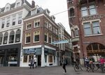 Dagelijkse Groenmarkt met de ingang van de Venestraat.
<br/>
Marcel Westhoff, mei 2016